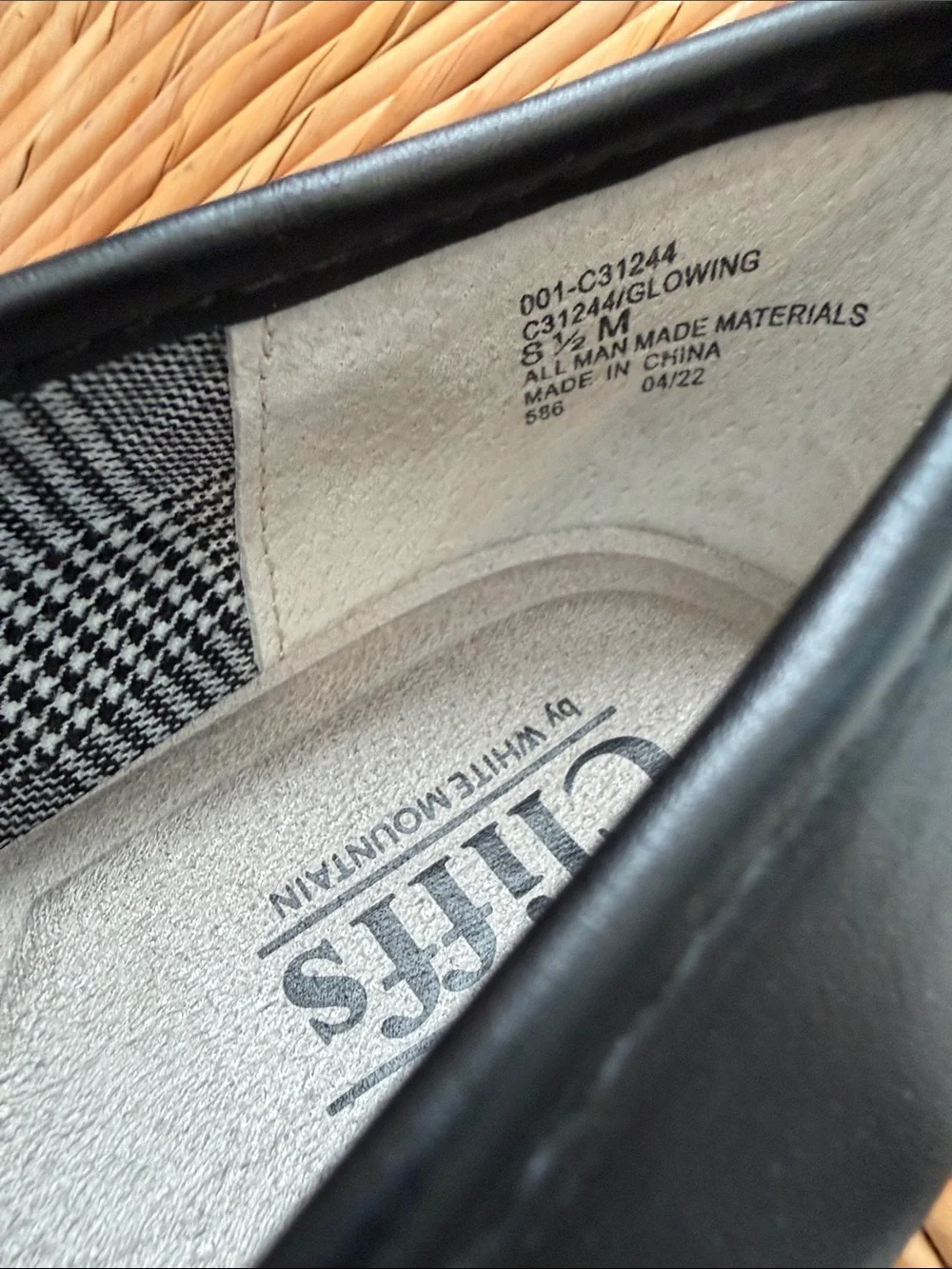 Cliffs by WHITE MOUNTAIN Black Women’s Loafers with Silver Accent 8.5 Me